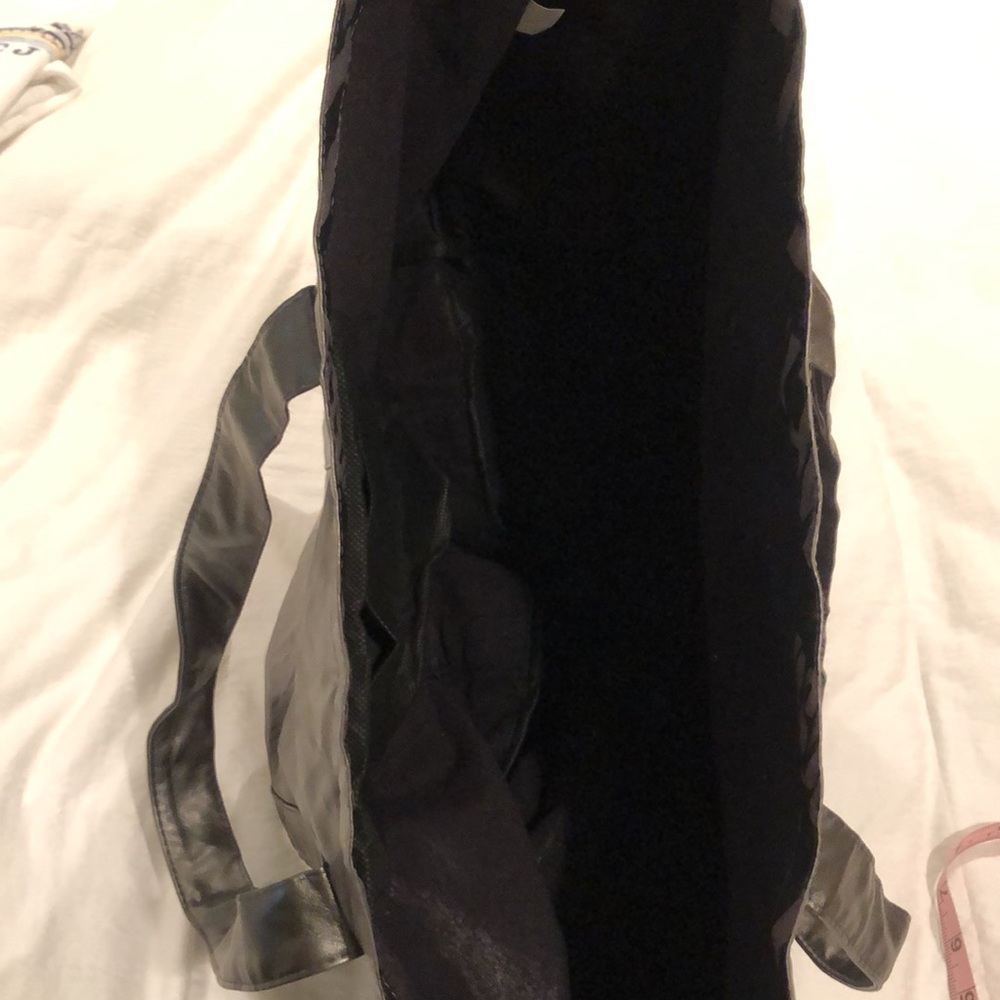 ā¤ļøBENEFIT Tote make up bag! Color: gunmetal with orange writing! Prelovedš©¶ - Picture 10 of 15